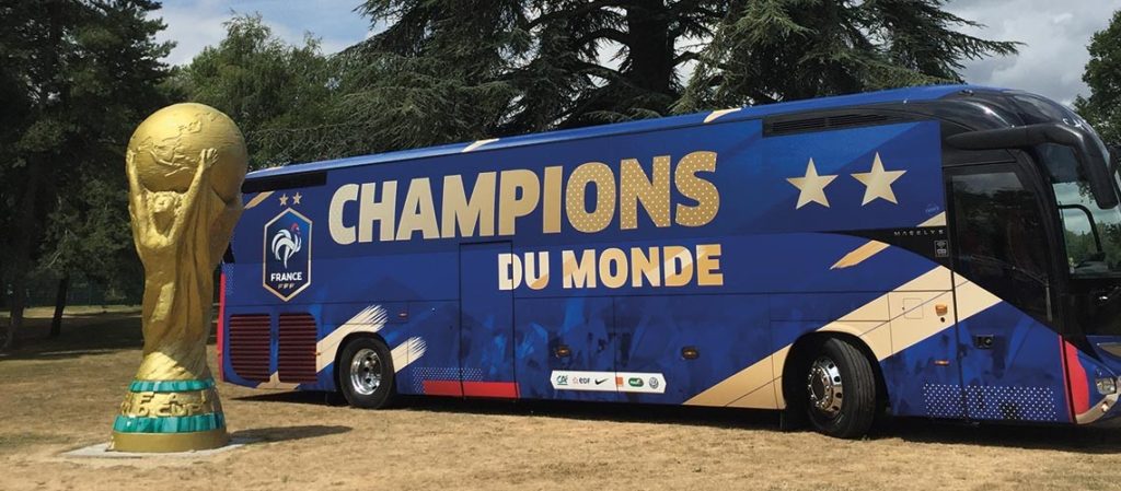 Covering - Bus de la Fédération Française de Foot