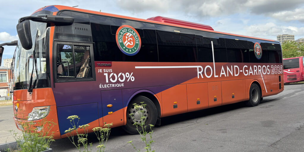Total covering des bus pour Roland Garros