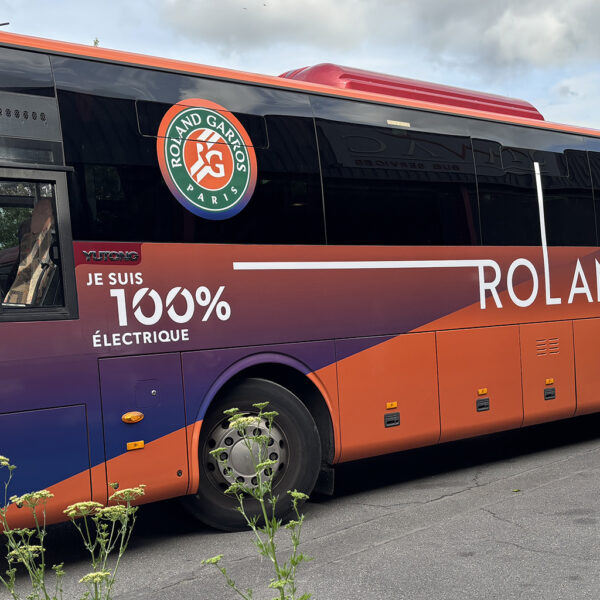 Total covering des bus pour Roland Garros